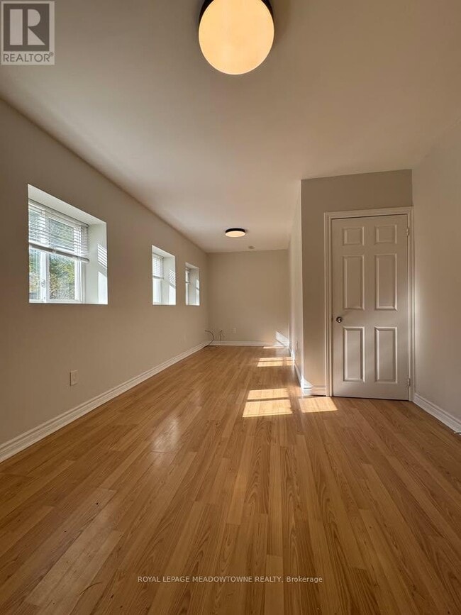 Photo du bâtiment - 174 Mountainview Rd N