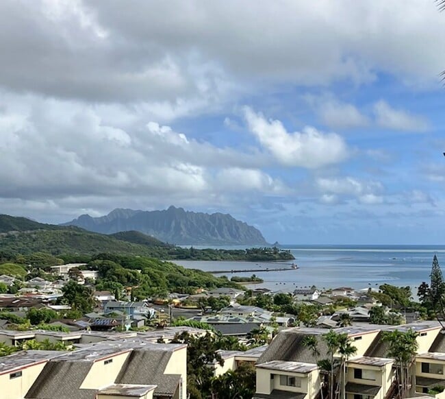 Building Photo - $3,300 2-Bed/2-Bath/2-Parking Townhouse in...