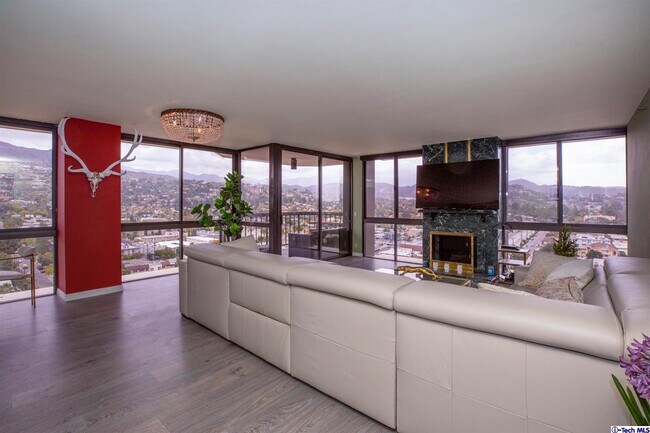 Foto del edificio - 222 Monterey Rd