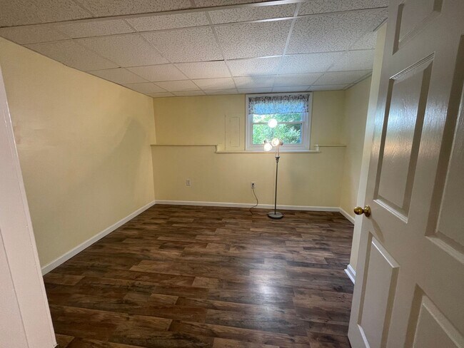 Building Photo - Wonderful home with 3 bedrooms