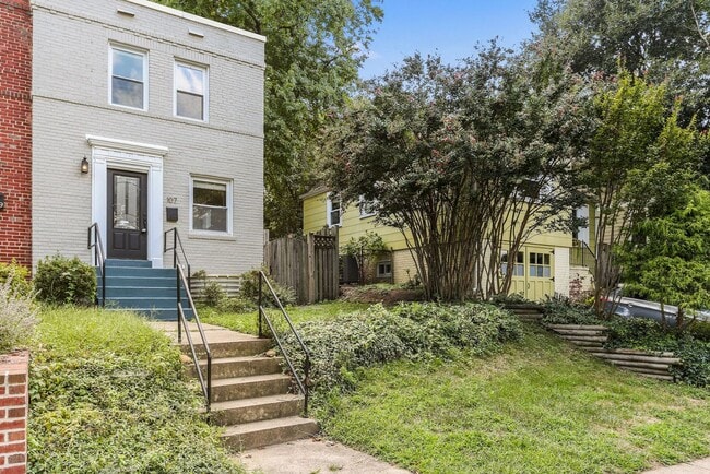 Foto del edificio - 2bed/2bath Rowhome near Old Town Alexandria!