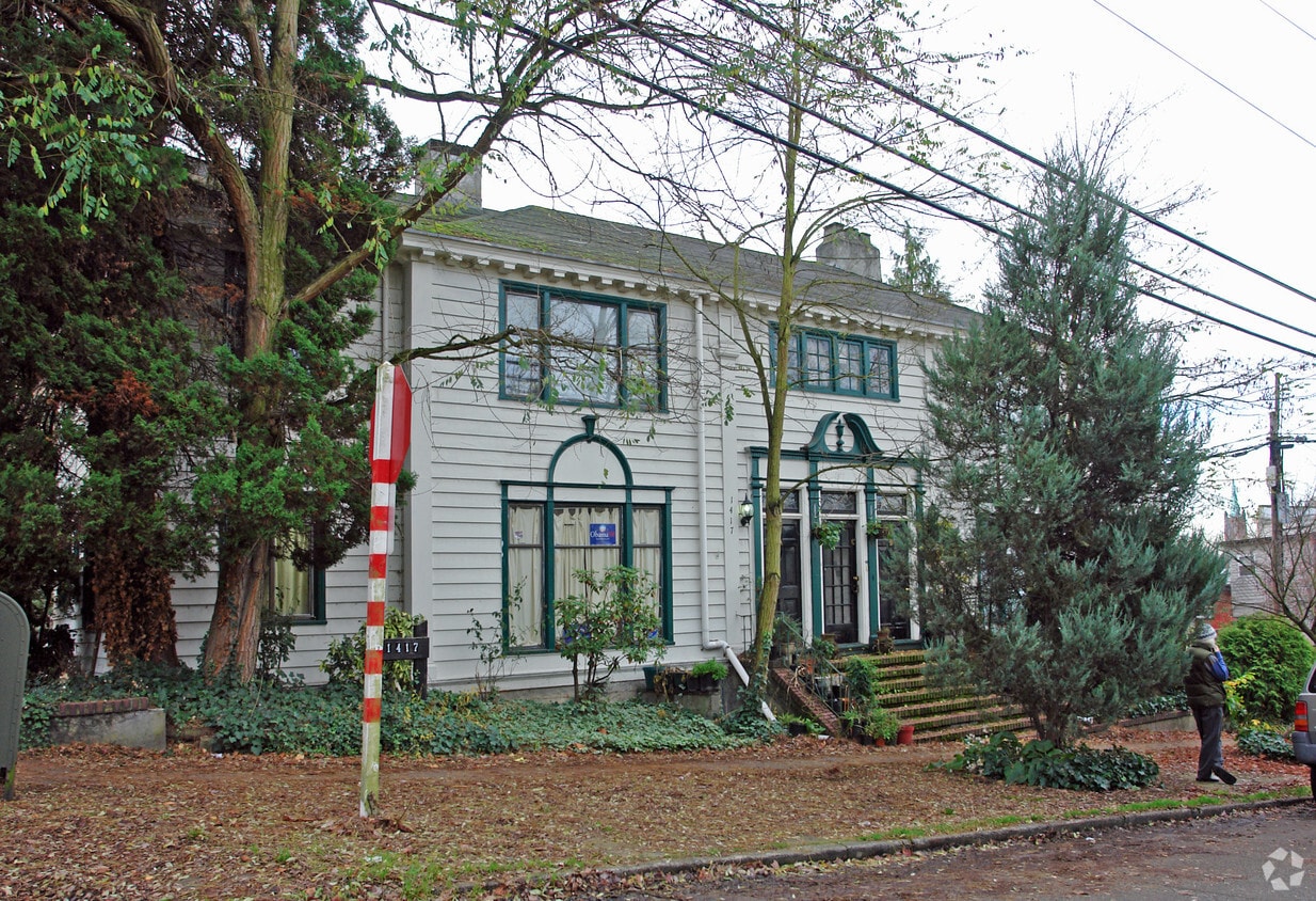 Building Photo - 1417 NE 55th St