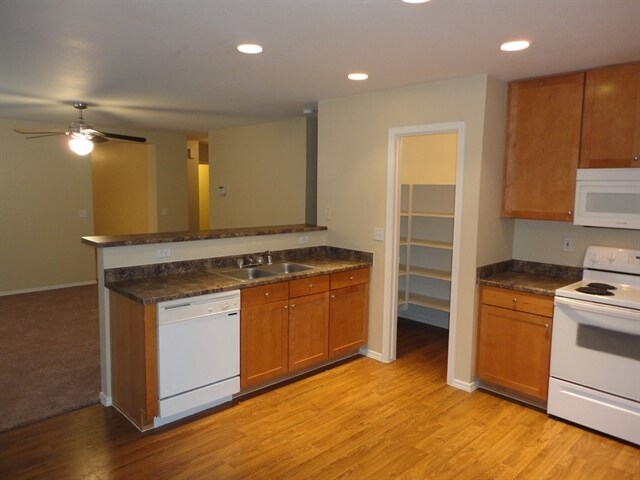 Foto del edificio - 9222 W Elm St