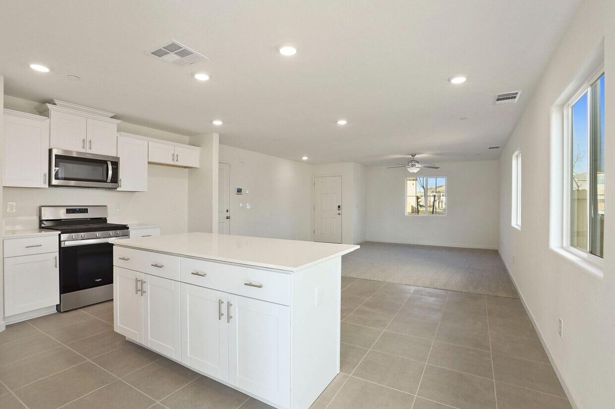 Foto principal - 2 WEEKS FREE RENT December Special - Brand new house ready to be your next home