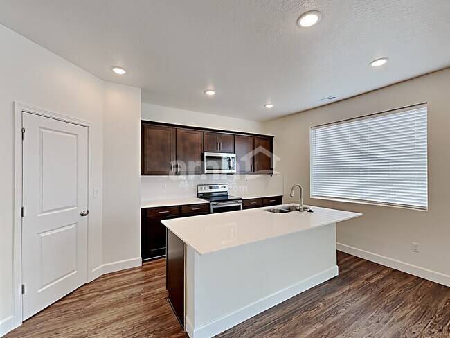 Building Photo - 1419 Perelle Ln