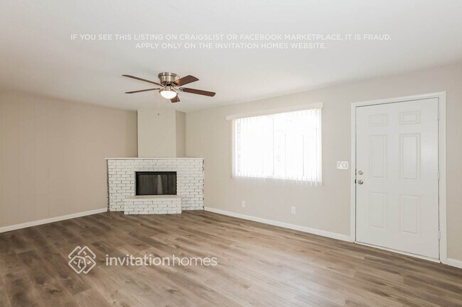 Foto del edificio - 2438 E Inverness Ave