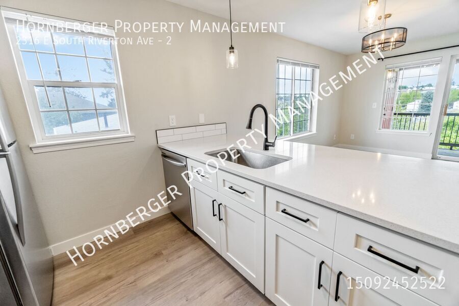Primary Photo - 2316 E South Riverton Ave