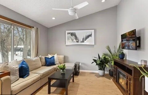 Foto del edificio - 912 W 66th St