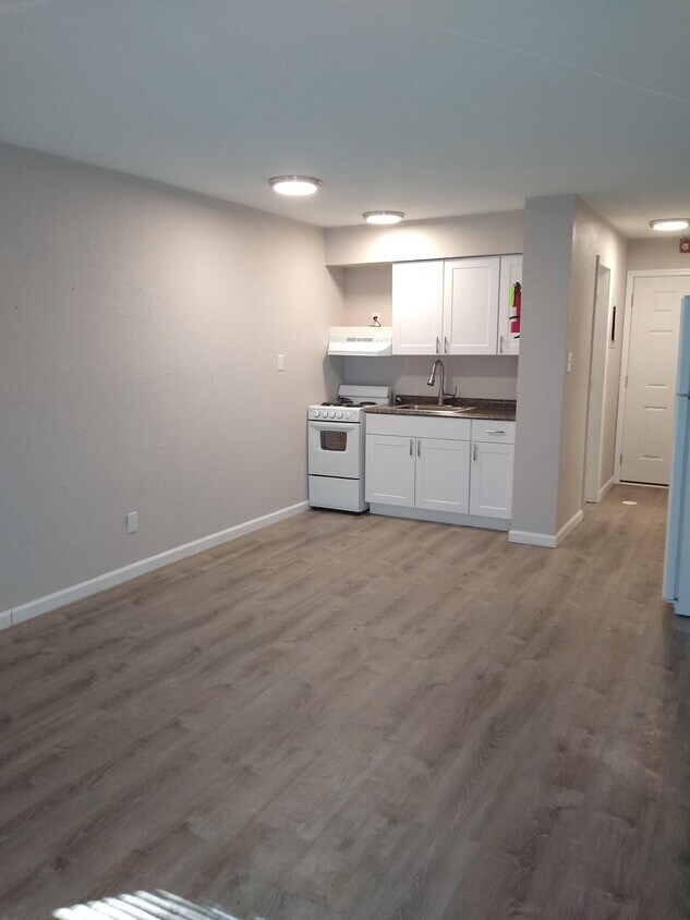 2114 Sherrod Rd Unit 106, Knoxville, TN 37920 Room for Rent in