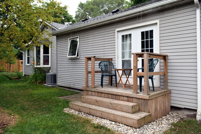 Photo du bâtiment - 2 Bedroom Single Family Home in Dundas