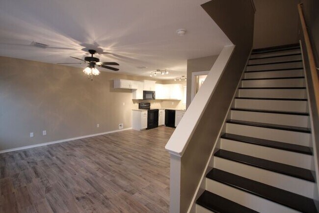 Foto del edificio - Tour Today! 2 Bed 1.5 Bath Townhome! Lindale ISD!