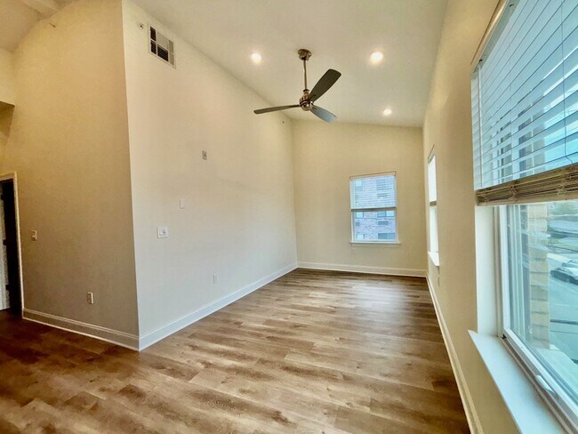 Foto del edificio - 6601 Ridge Ave