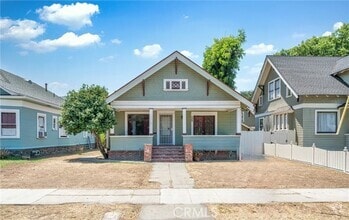 Building Photo - 220 E Kingsley Ave