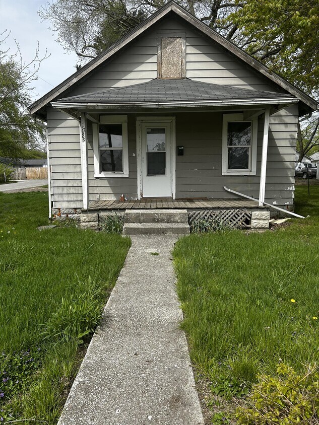 Primary Photo - 1085 S Elizabeth St