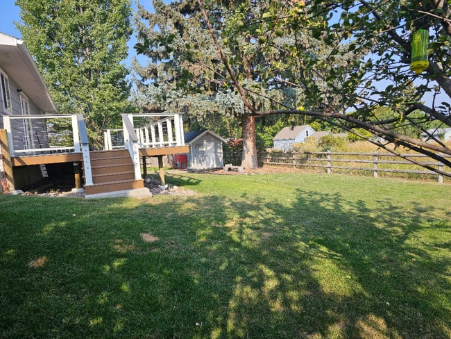 Building Photo - 208 Island View Dr