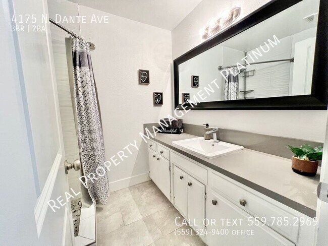 Building Photo - $2,150 Fresno 3 bedroom/ 2 bath, N. Dante,...