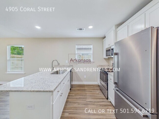 Foto del edificio - 4905 Coral St