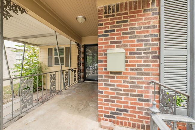 Building Photo - SUPER CUTE Single Family Home in Arlington...