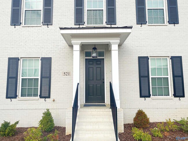 Foto del edificio - 521 Town Madison Blvd