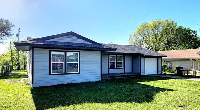 Building Photo - 1704 Langford St