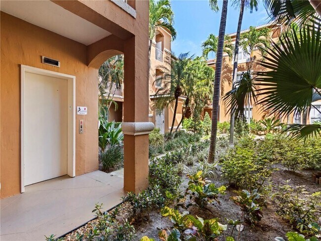 Foto del edificio - 5020 Fairways Cir