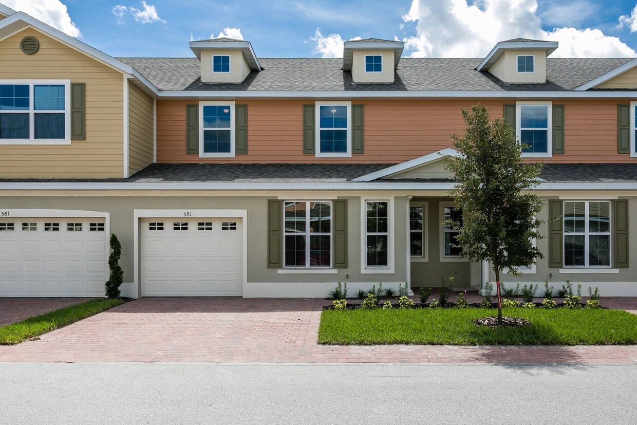 MOVE IN SPECIAL-4/2.5 Beautiful Energy Efficient Townhome in St. Cloud - 4/2.5 Beautiful Energy Efficient Townhome in St. Cloud