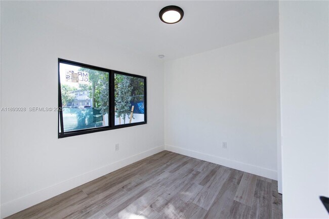 Foto del edificio - 764 NW 36th Ave