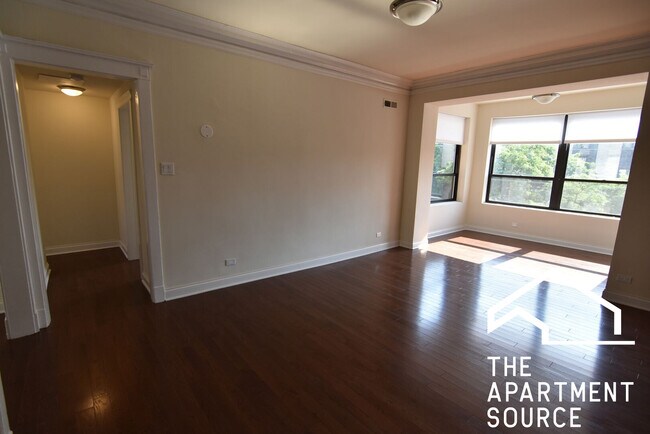 Foto del edificio - 3802 N Pine Grove Ave