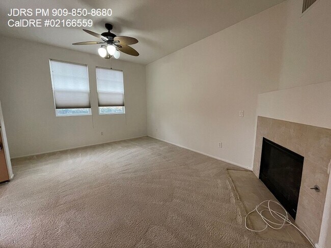 Building Photo - Price Lowered! Riverside 3 Bedroom Townhouse