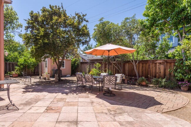 Building Photo - 933 Loma Verde Ave
