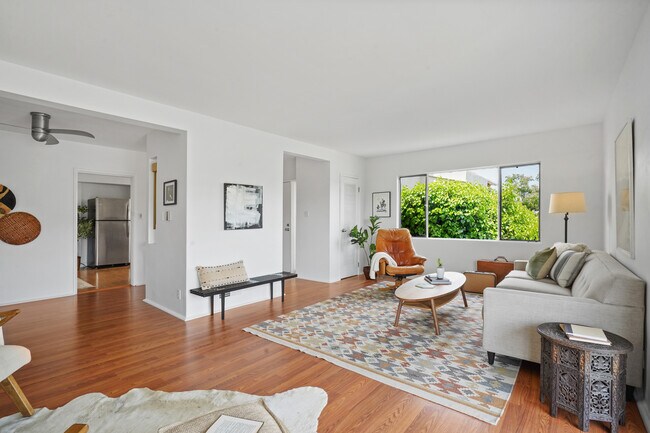 Foto del edificio - 1742 Redesdale Ave