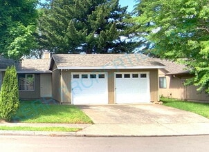 Building Photo - 205 SE Sweetbriar Ln