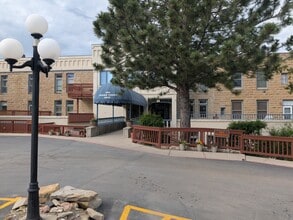 Building Photo - 1000 Fountain Terrace Dr