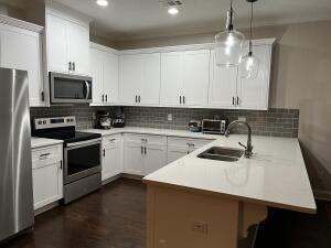 Building Photo - 995 Glenhaven Dr