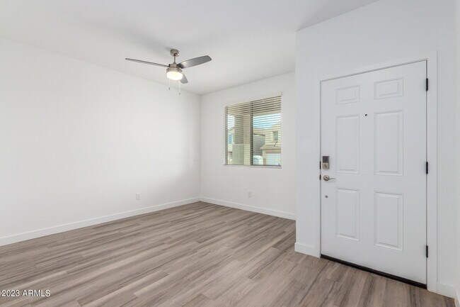 Foto del edificio - 16968 W Diana Ave