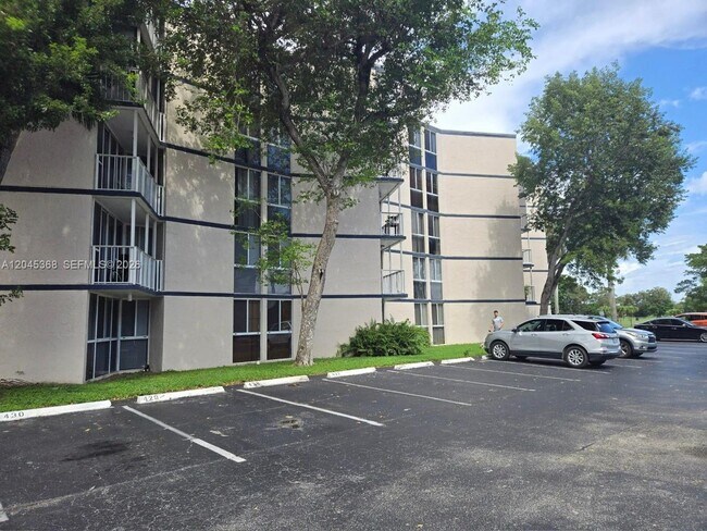 Foto del edificio - 6995 NW 186th St