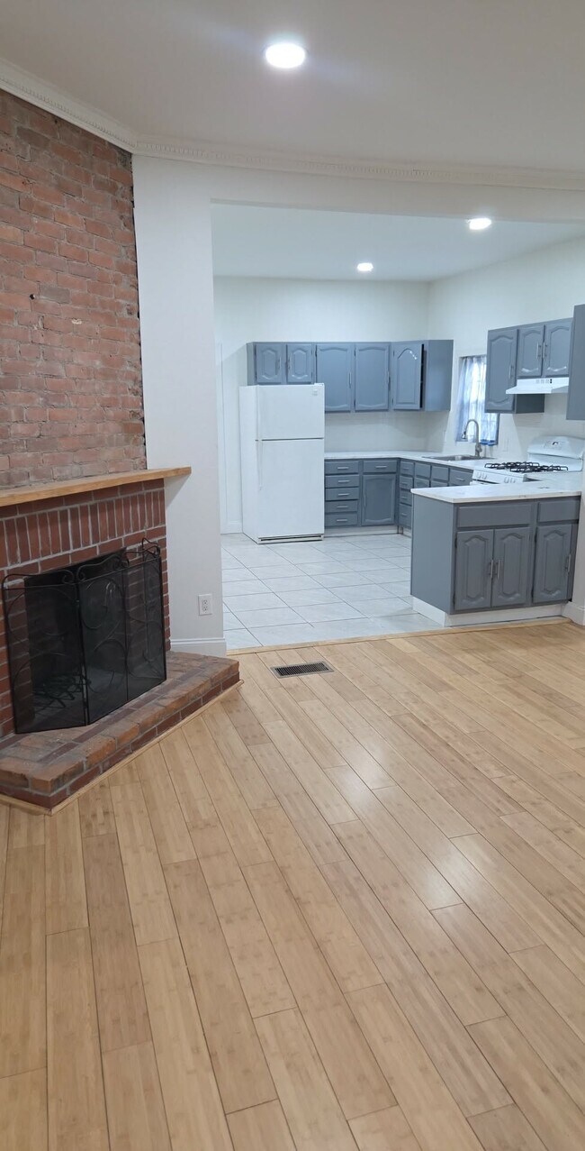 Foto del edificio - 1110 Lake St