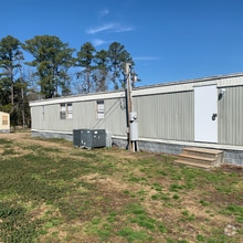 Building Photo - 905 Bernard Ln