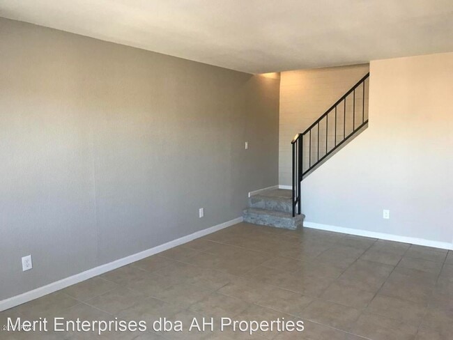 Building Photo - 2 br, 1.5 bath House - 4626 E WOOD ST