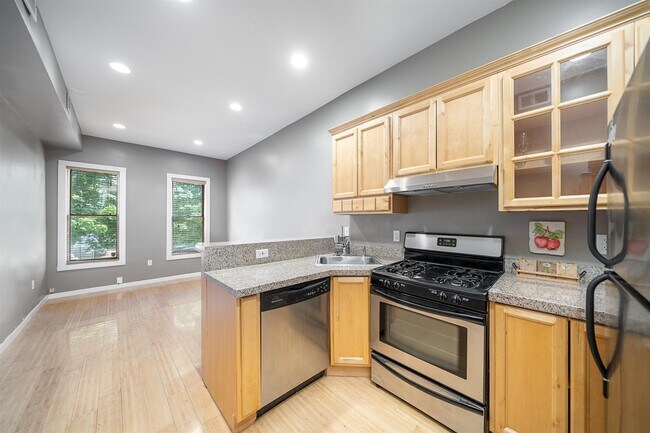 Building Photo - 209 Webster Ave