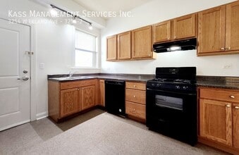 Building Photo - 3254 W Leland Ave