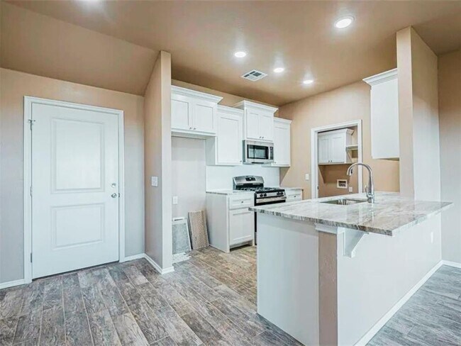 Foto del edificio - 1702 Highland Loop