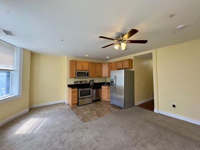 Foto del edificio - 2210 N Charles St