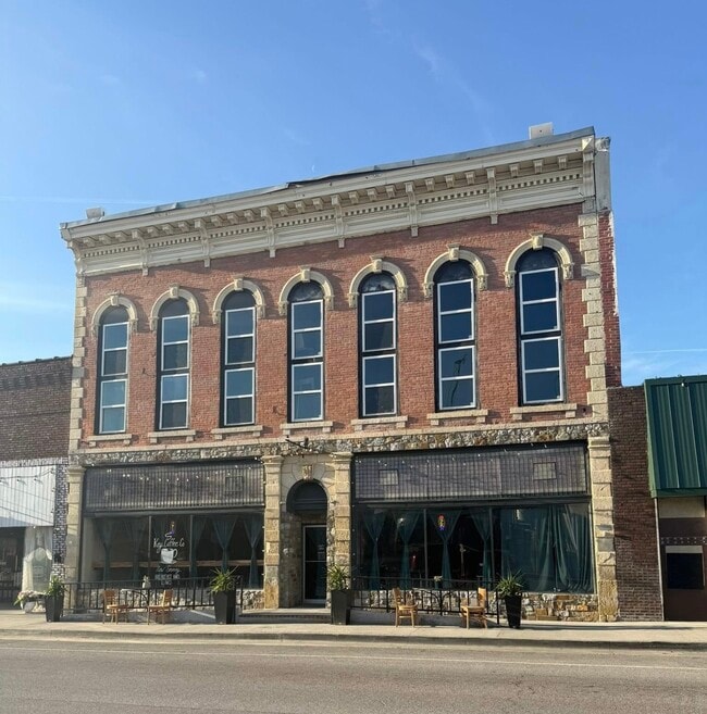 Building Photo - 117 W 2nd St