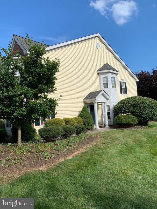 Building Photo - 201 Holly Hill Ct