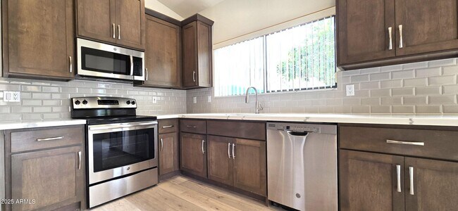 Building Photo - 10089 E Friess Dr