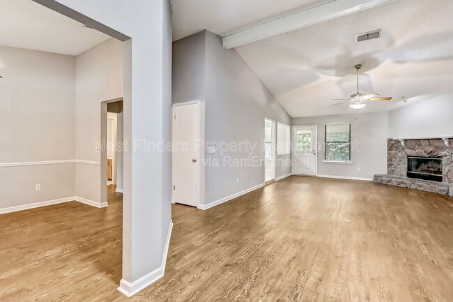 Foto del edificio - 10460 Roxbury Ln