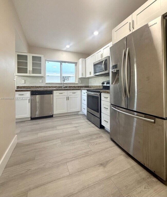 Foto del edificio - 716 NE 7th St