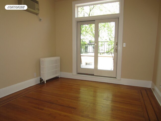 Foto del edificio - 823 Carroll St