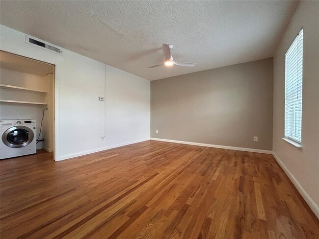 Foto del edificio - 808 Winflo Dr